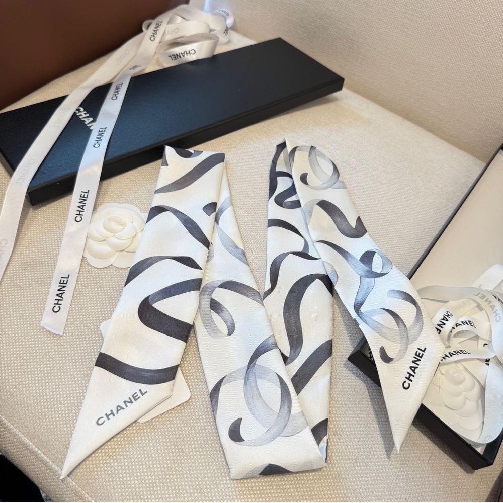 Chanel Flowing Ribbon Hairpin - Picture 4 of 6